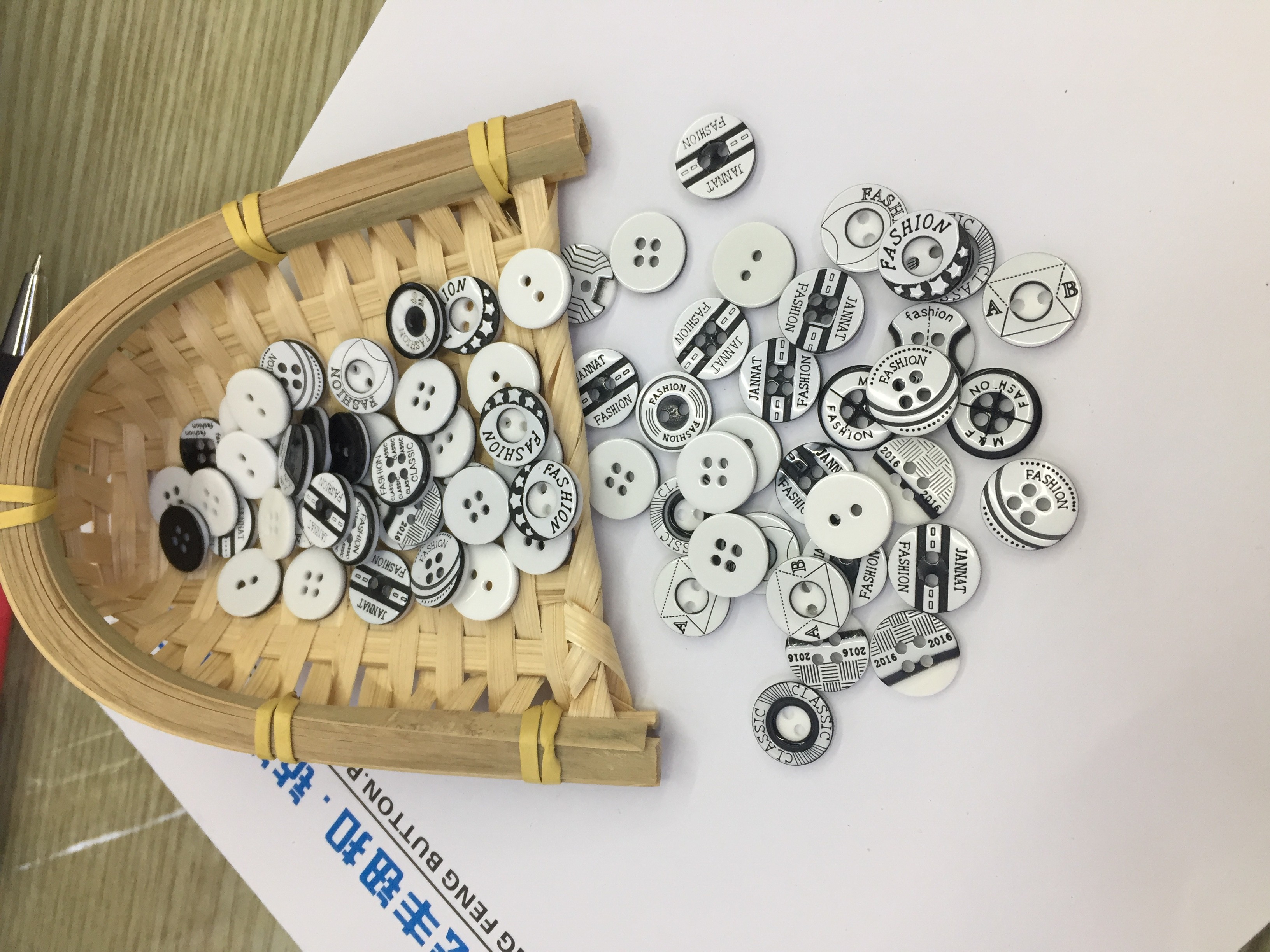 圆形纽扣四眼衬衫扣黑白镭射激光纽扣衬衫扣子百搭纽扣详情图14
