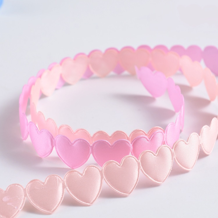 1.8cm polyester ultrasonic embossed webbing, Valentine's Day love gift handicraft decorative ribbon, small bow ribbon auxiliary webbing Application Scenario