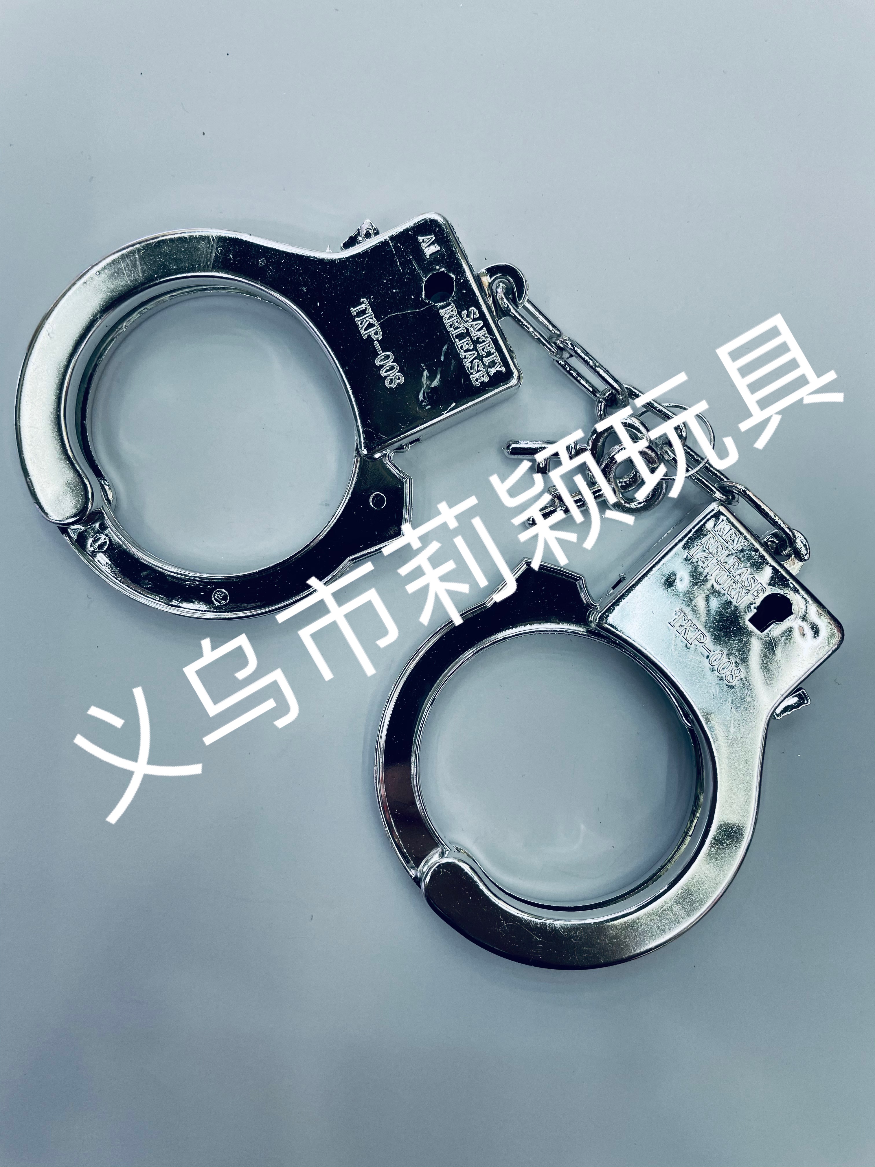 莉颖玩具玩具手铐电镀塑料手铐儿童玩具手铐真空镀膜吸塑纸卡手铐万圣节玩具手铐万圣节产品008吸塑红版蓝色手铐详情图4