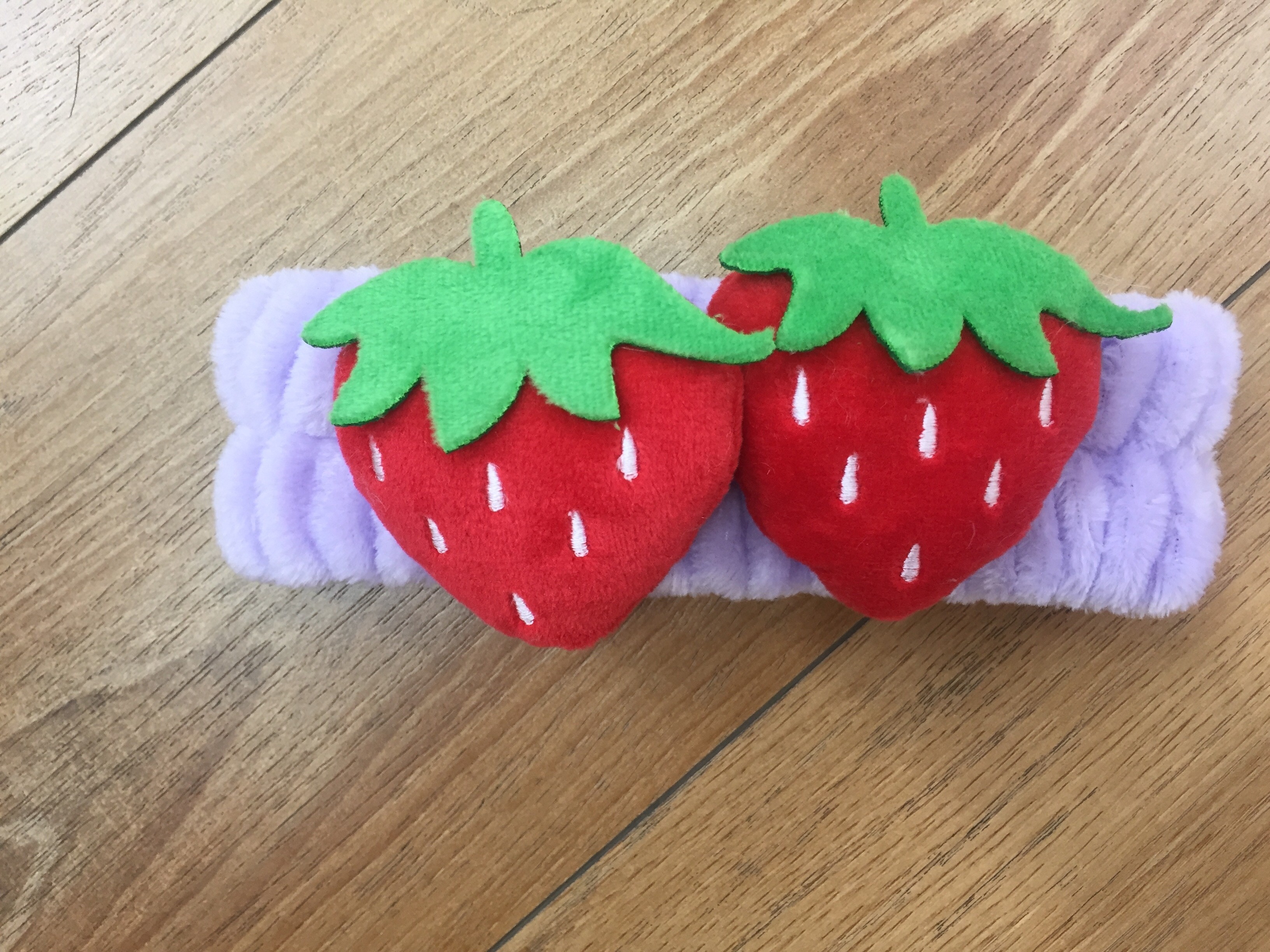 厂家批发 韩版简约可爱两颗草莓法兰绒头带 化妆洗脸必备单品详情图3