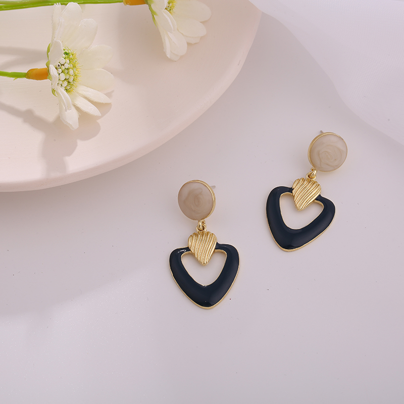 Geometric hollowed-out heart-shaped Spring and summer new style, exaggerated retro and trendy French oil-dripping earrings C106 pic 6