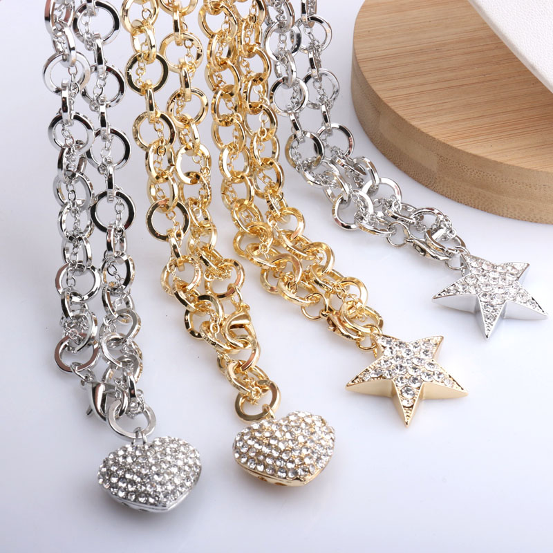 The new exaggerated thick chain five-pointed star sparkling diamond sweater chain from Europe and America, the cold style of women, the popular heart-shaped necklace and accessory trend undefined
