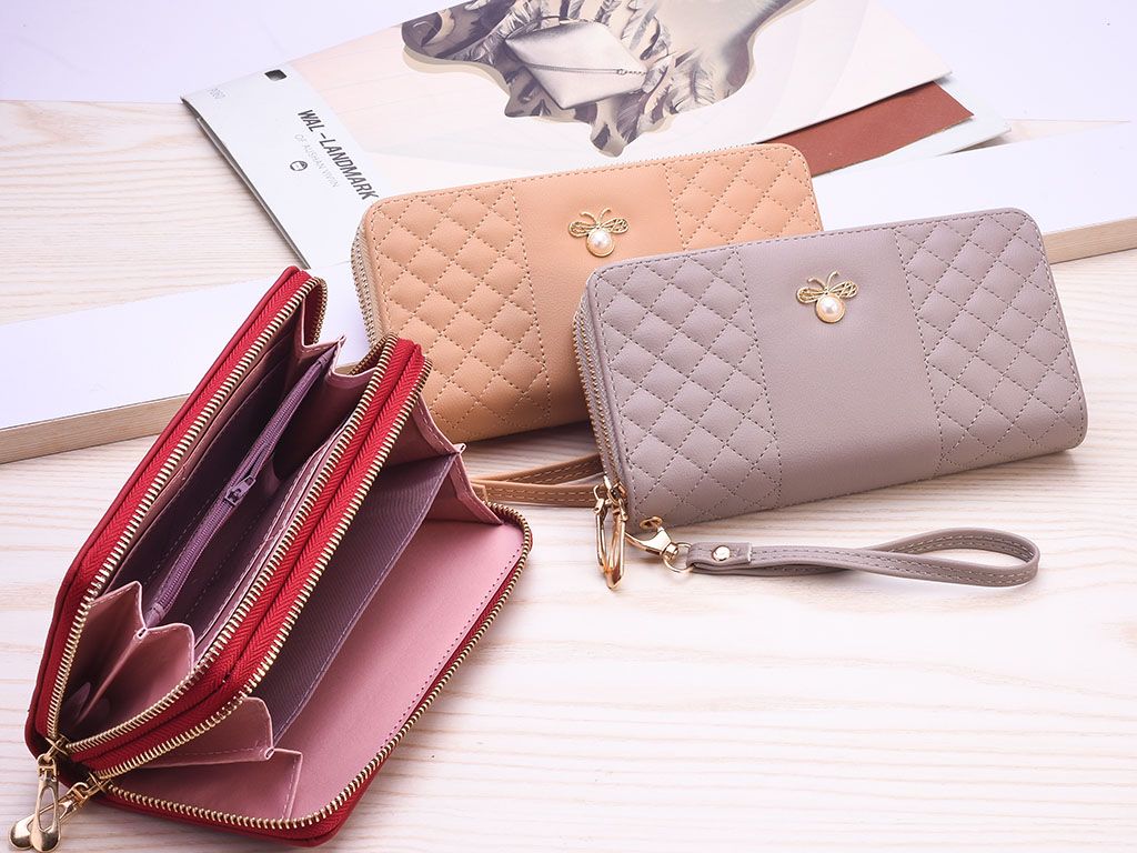 New long double-zipper mobile phone case for women, featuring bee hardware and exquisite embroidery thread, is fashionable and elegant. Factory direct sales Item Picture