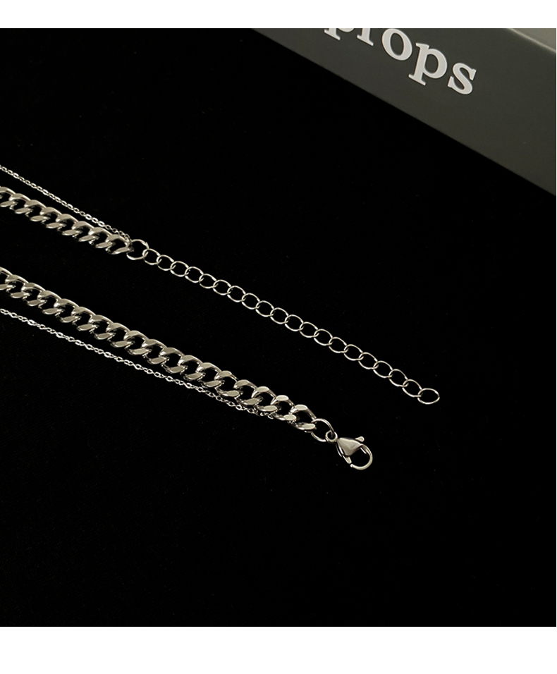 Double-layer alloy necklace in European and American style detail image 6