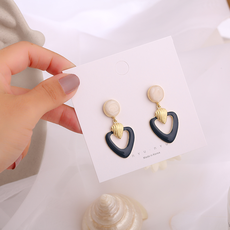 Geometric hollowed-out heart-shaped Spring and summer new style, exaggerated retro and trendy French oil-dripping earrings C106 pic 7