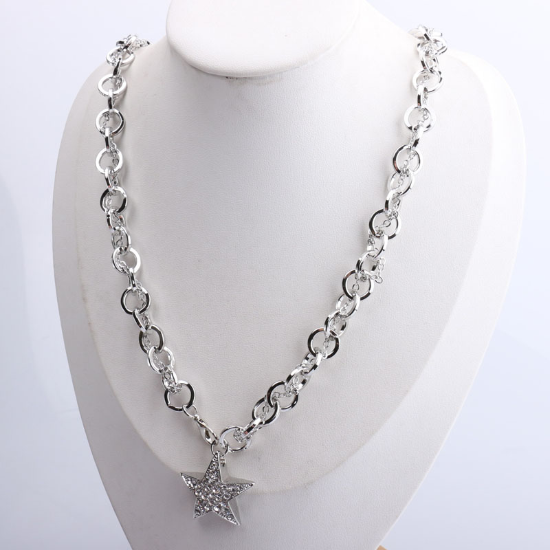 The new exaggerated thick chain five-pointed star sparkling diamond sweater chain from Europe and America, the cold style of women, the popular heart-shaped necklace and accessory trend Item Picture