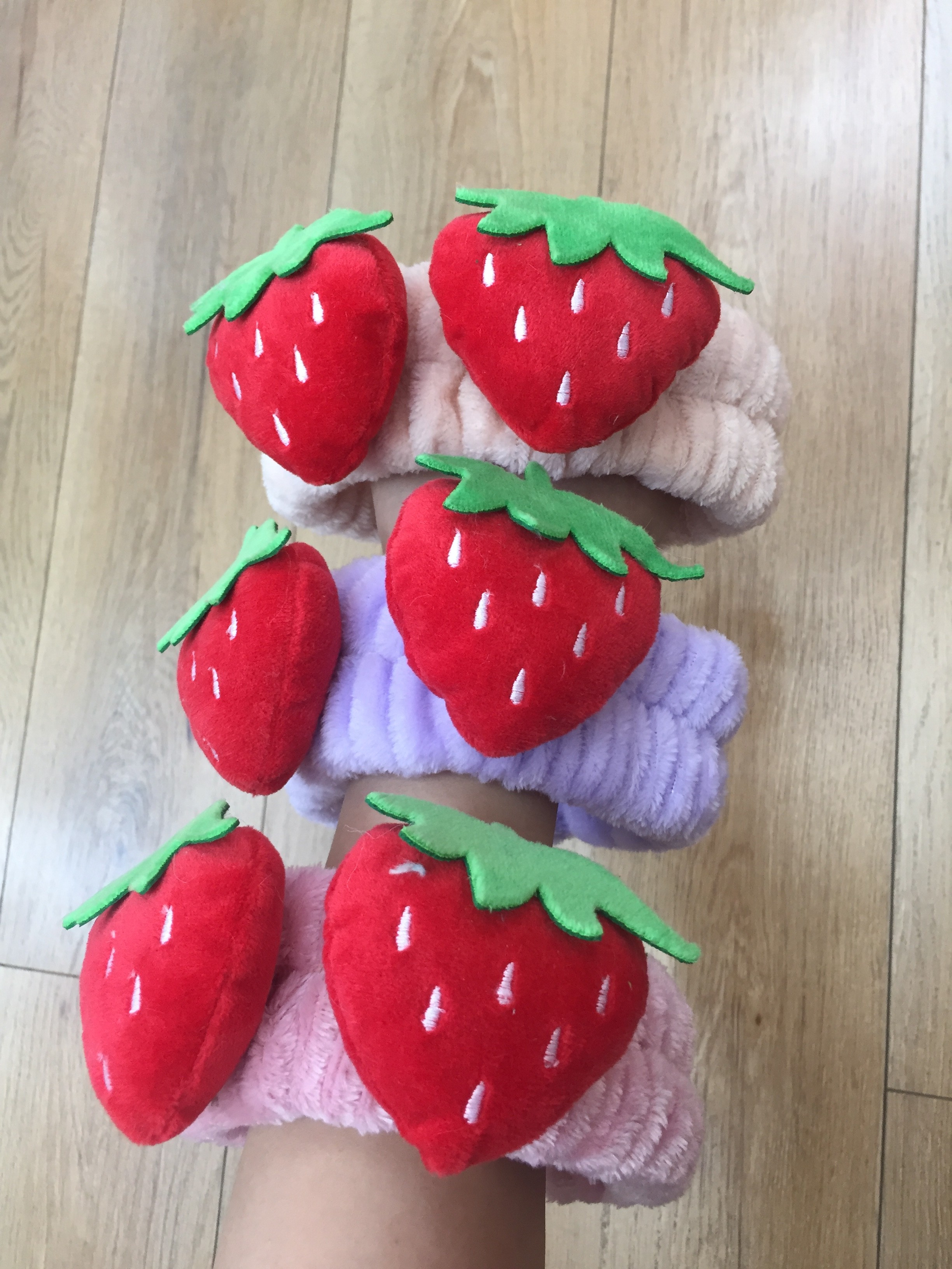 厂家批发 韩版简约可爱两颗草莓法兰绒头带 化妆洗脸必备单品详情图1