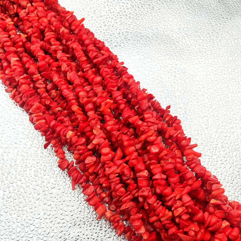 Wholesale of DIY handcrafted ethnic-style bracelet and beaded jewelry accessories made of natural unshaped crushed stone and loose beads without holes Application Scenario