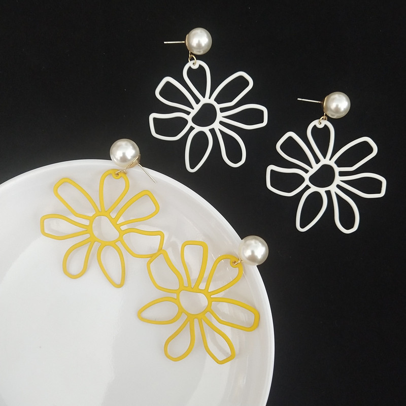 Large flower earrings, petal pearl earrings, feminine charm, Korean simple and trendy earrings and ear clips detail image 1
