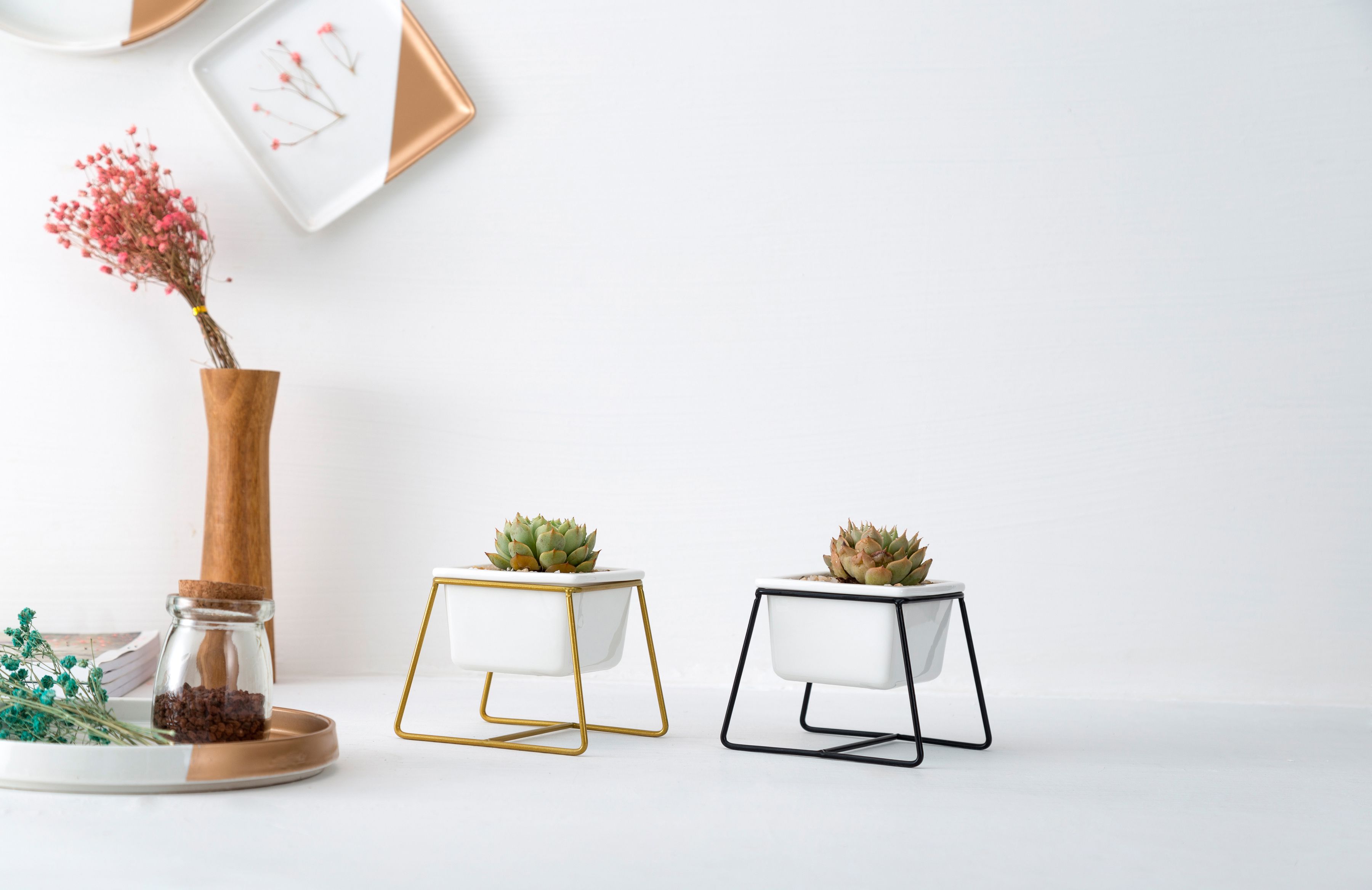 Simple tie Yi landing flower frame living room green plant flower arranger light luxury home indoor metal decorative decoration tie Yi vase flower frame flower pot tie Yi ceramics thumbnail
