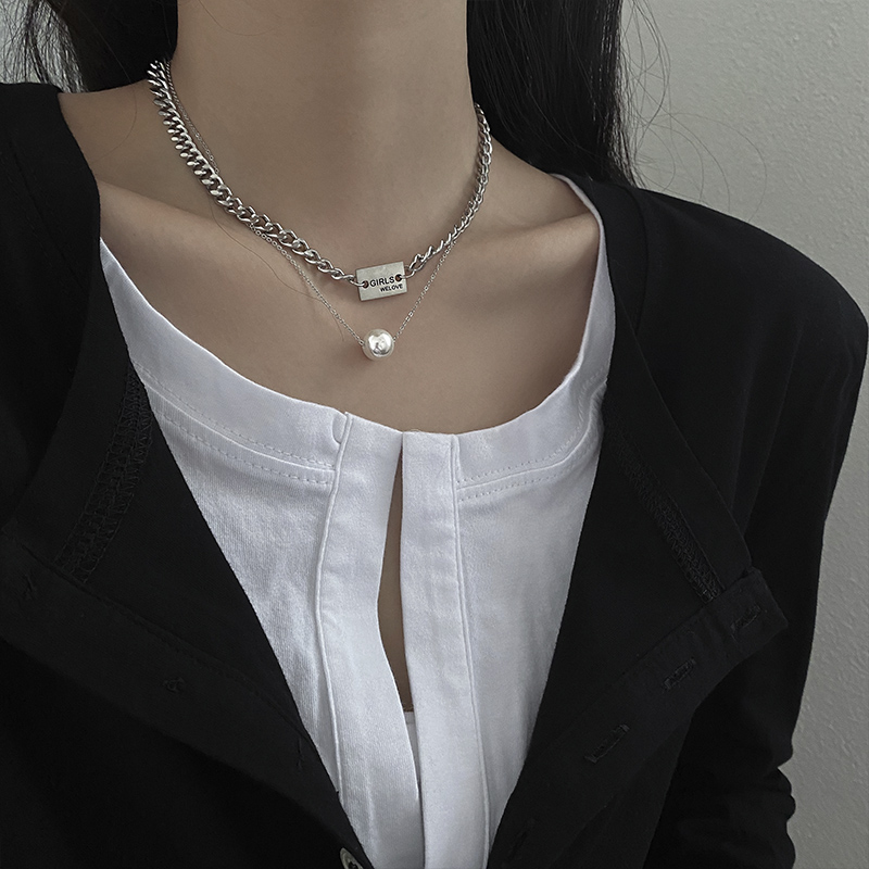 Double-layer alloy necklace in European and American style detail image 5