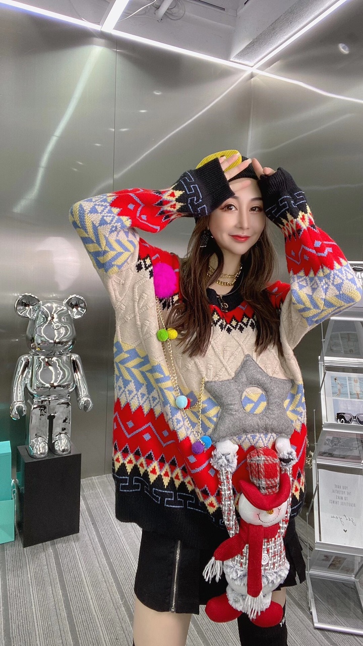 New sweaters from European and Korean clothing thumbnail