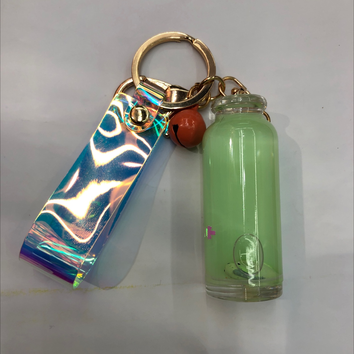 入油瓶子挂件产品图