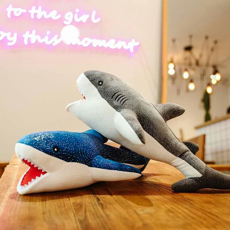 自产自销毛绒玩具玩偶结婚礼物搞怪鲨鱼娃娃白底实物图