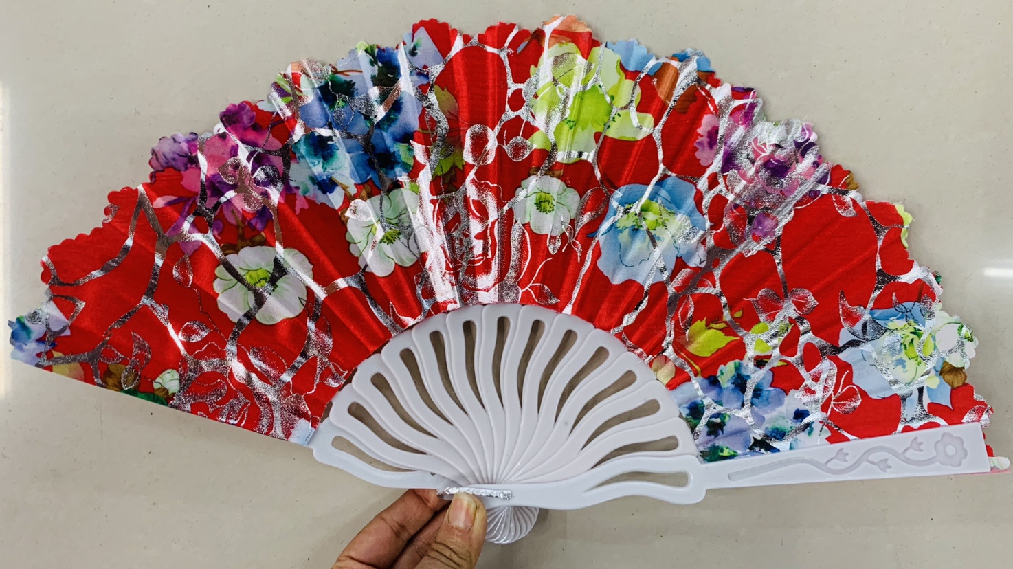 White Curved Stem Rose Silk Fan Application Scenario