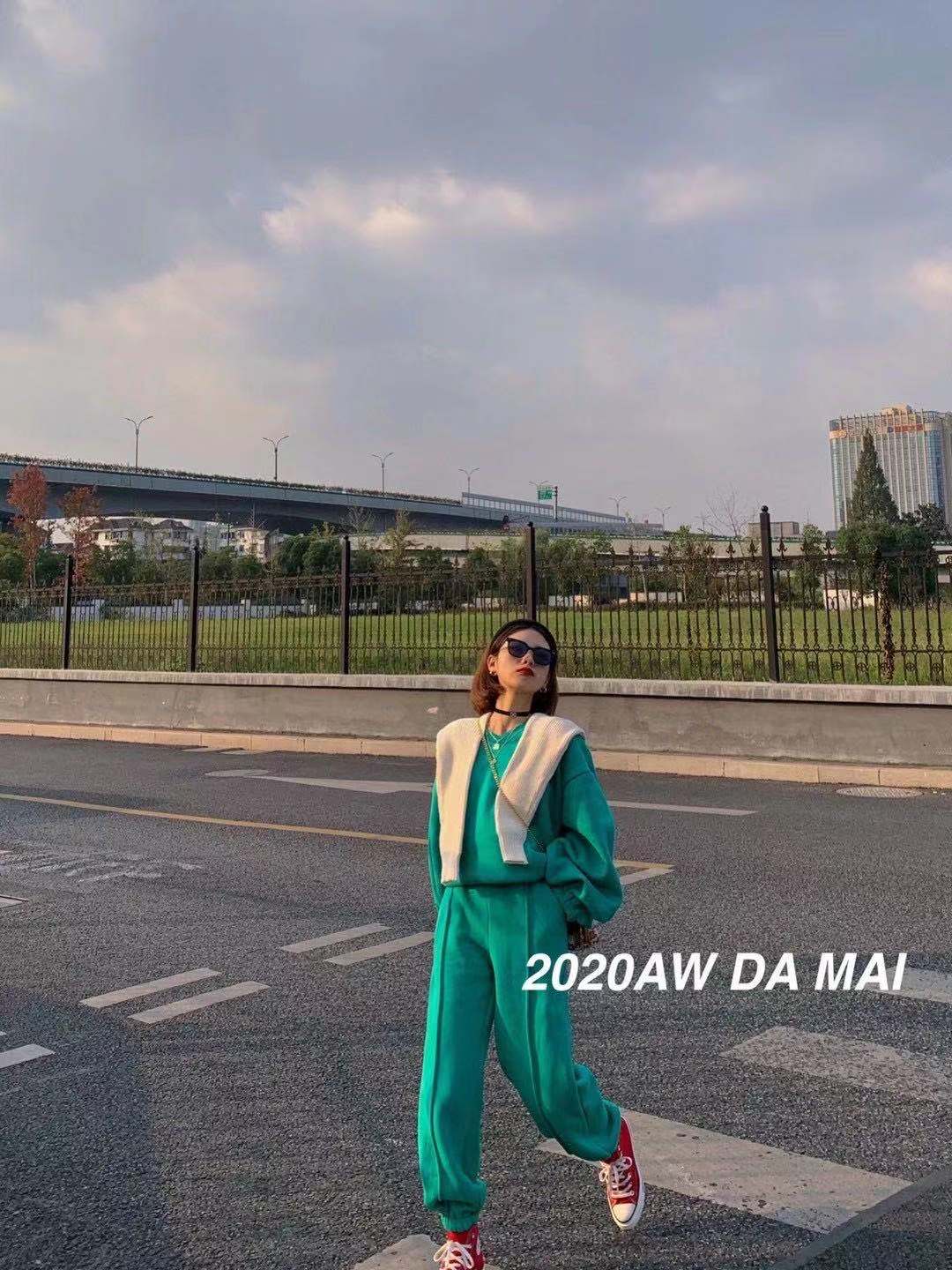 休闲装秋冬款长袖混纺材质韩版均码女士潮流款运动服