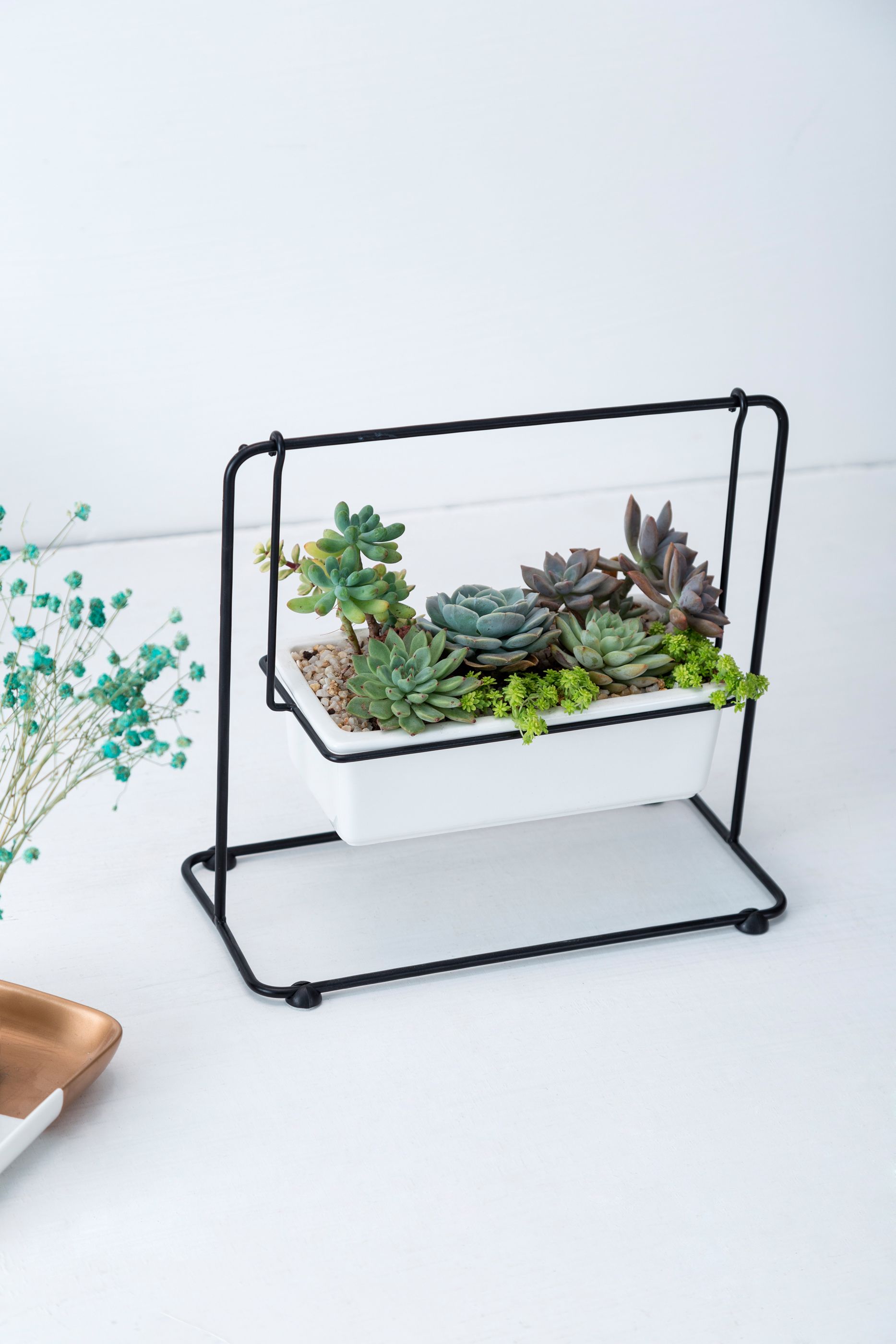Simple tie Yi landing flower frame living room green plant flower arranger light luxury home indoor metal decoration furnishing tie Yi flowerpot frame vase swing thumbnail