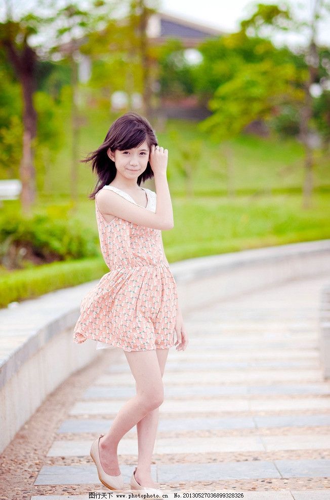 休闲装夏款短袖混纺材质韩版均码女士潮流款苏亚连衣裙图