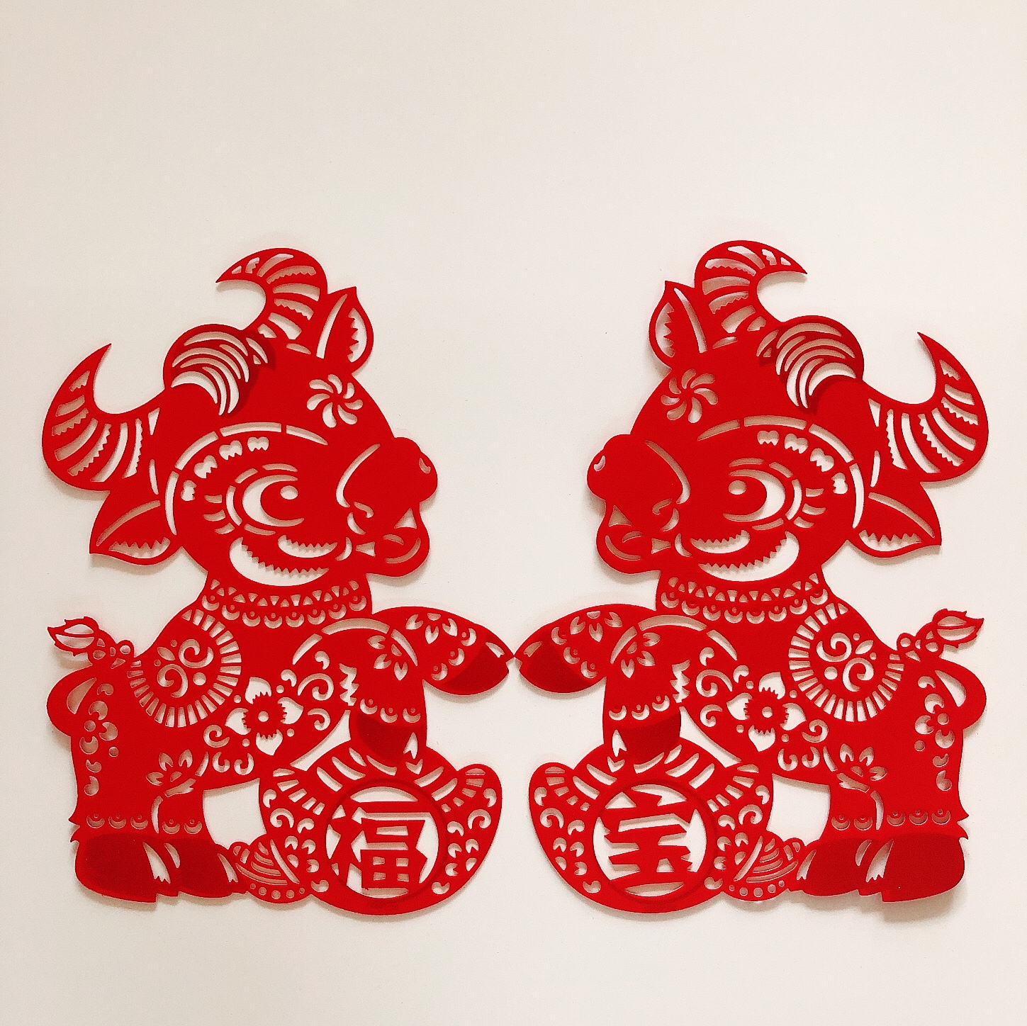 Velvet paper-cutting style Red Bull details Picture