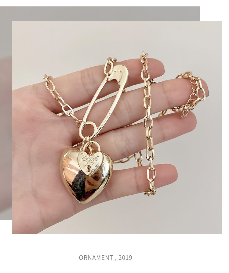 European and American cold style metal heart-shaped necklace, female collarbone chain, exaggerated heart-shaped pendant, trendy Internet celebrity choker detail image 7