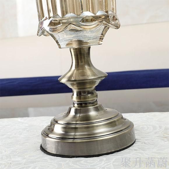Neoclassical Postmodern Crystal Glass Vase Application Scenario