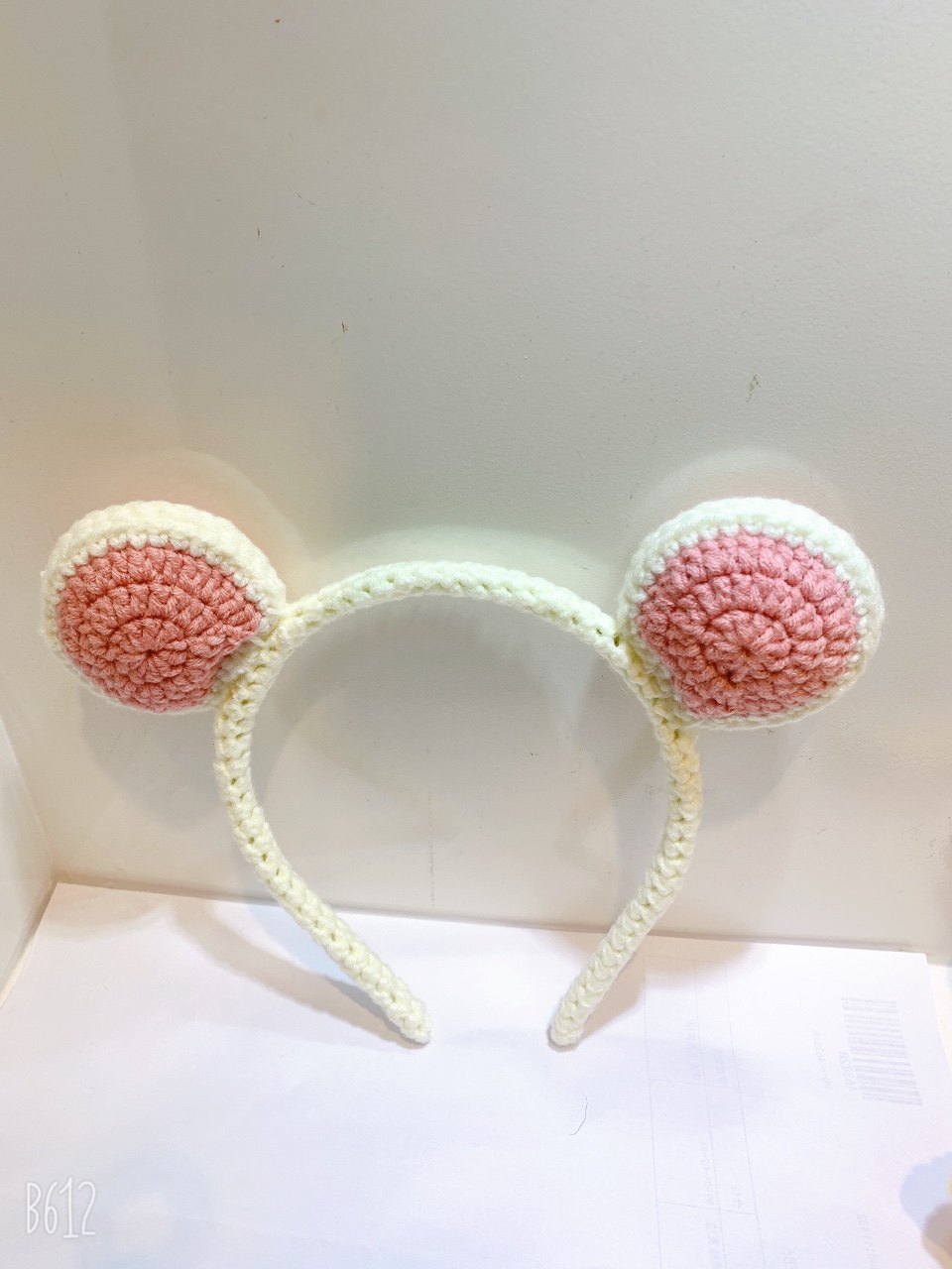 Lovely pink and white knitwear for girls thumbnail