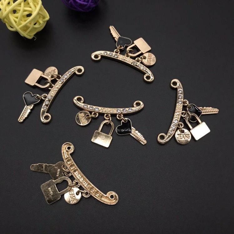 New zinc alloy clothing accessories bags accessories hats accessories fashion classic thumbnail