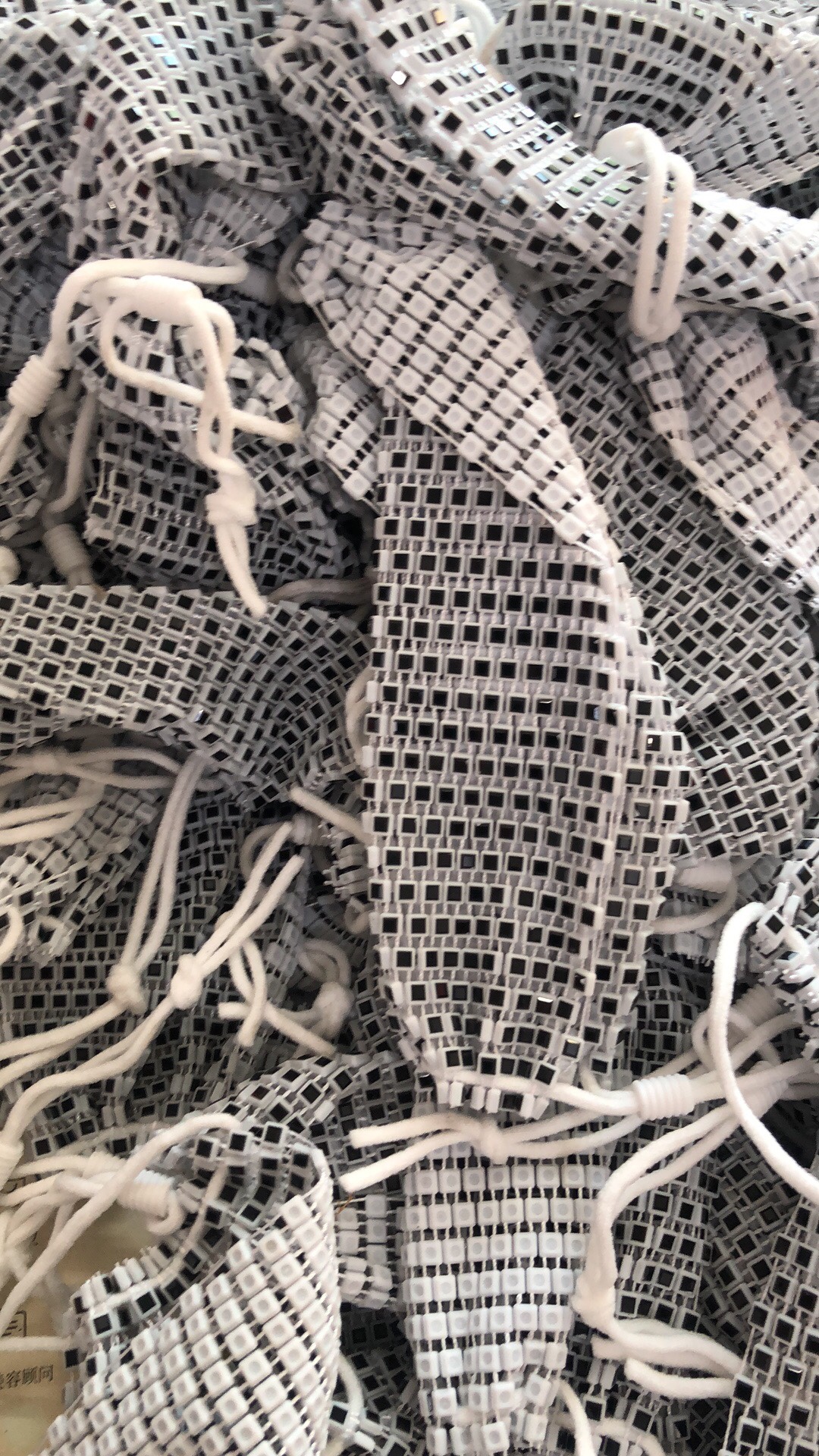 Mask with diamonds details Picture