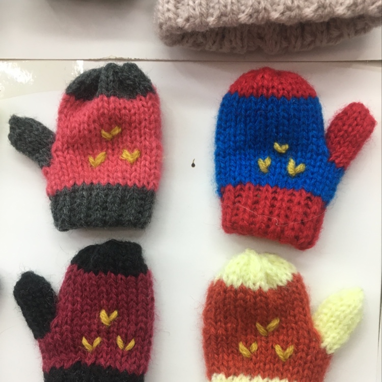Cute little gloves thumbnail