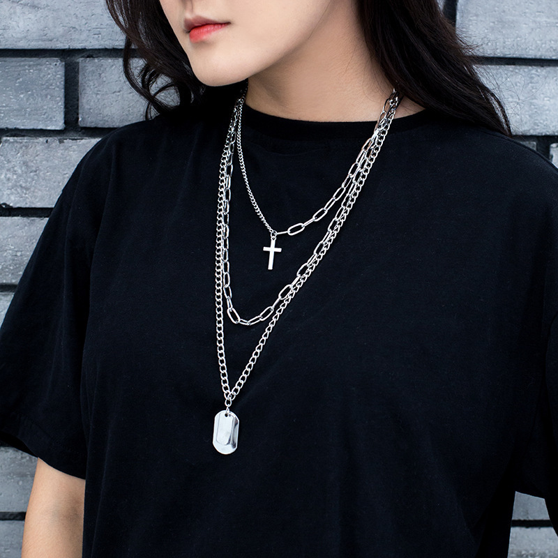 A variety of European and American style necklaces, punk hip-hop exaggerated thick chain necklaces, paired with sweater chains, are retro and versatile for women undefined