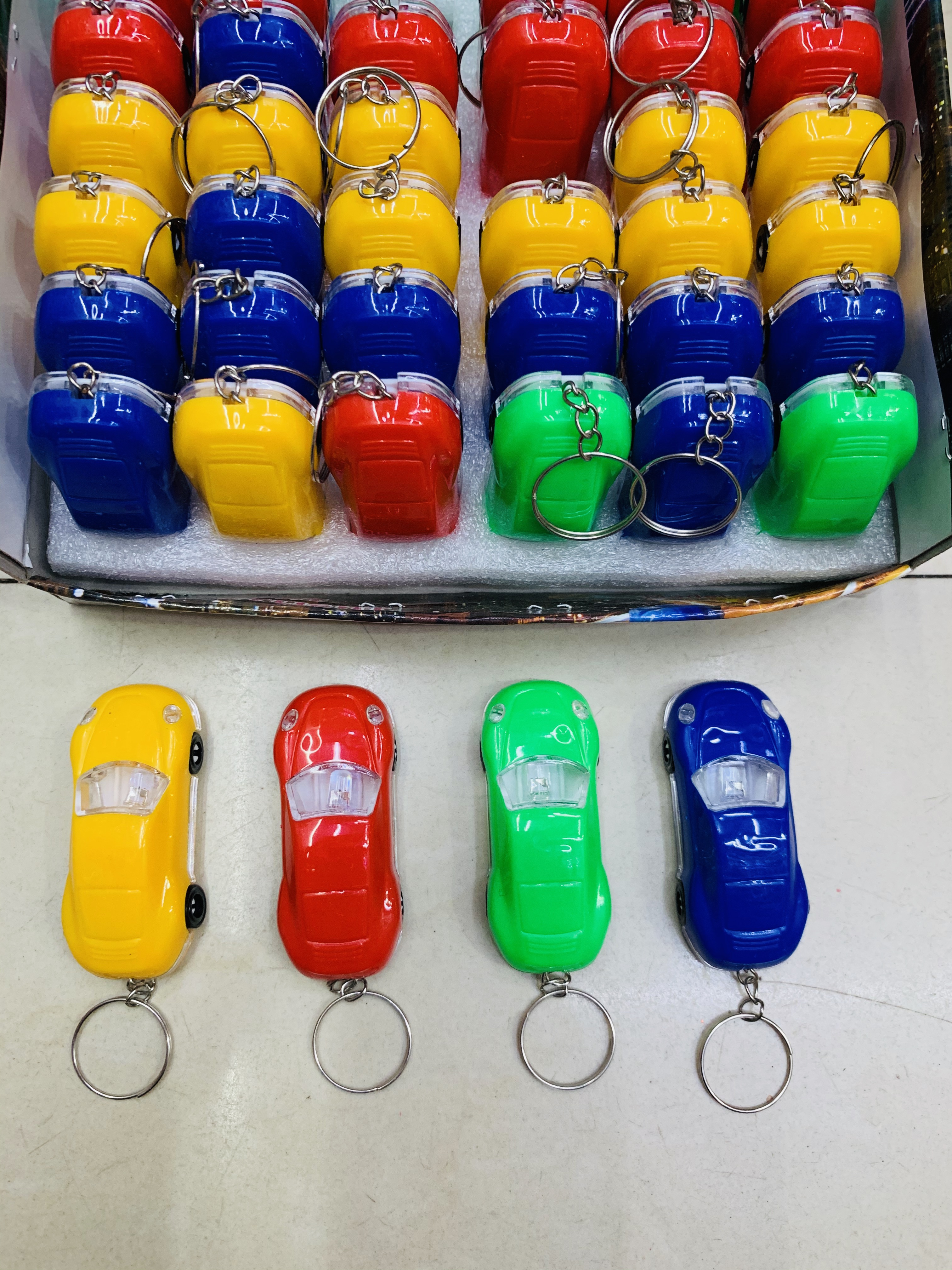 闪光发光小汽车挂件，汽车钥匙扣挂件，LED灯挂件细节图