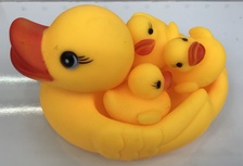 搪胶玩具大套鸭宝宝戏水玩具母子鸭子发声玩具捏捏叫玩具