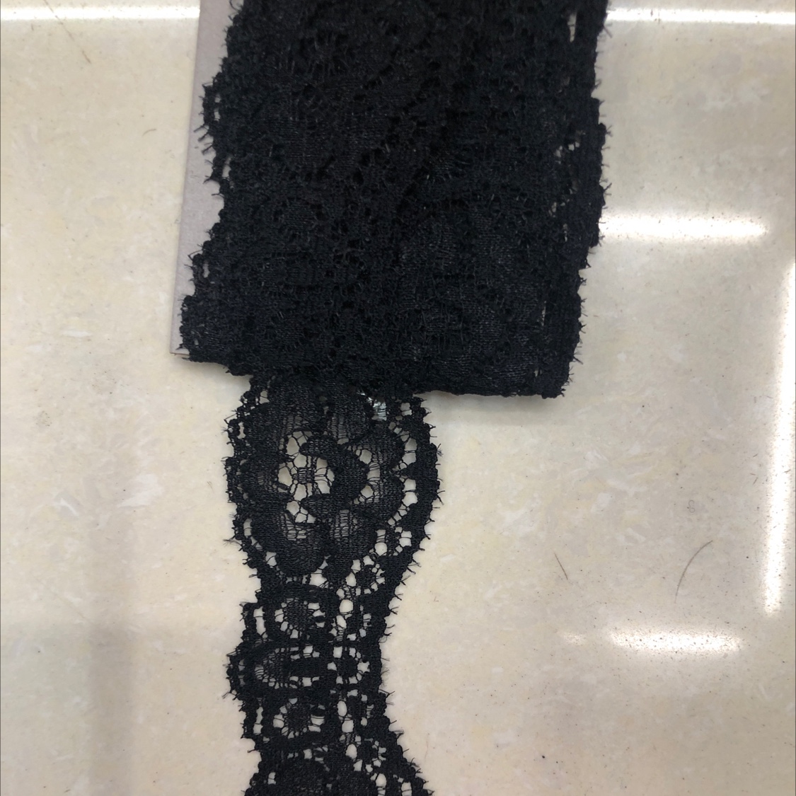 There are single-color lace trim manufacturers' fabrics details Picture