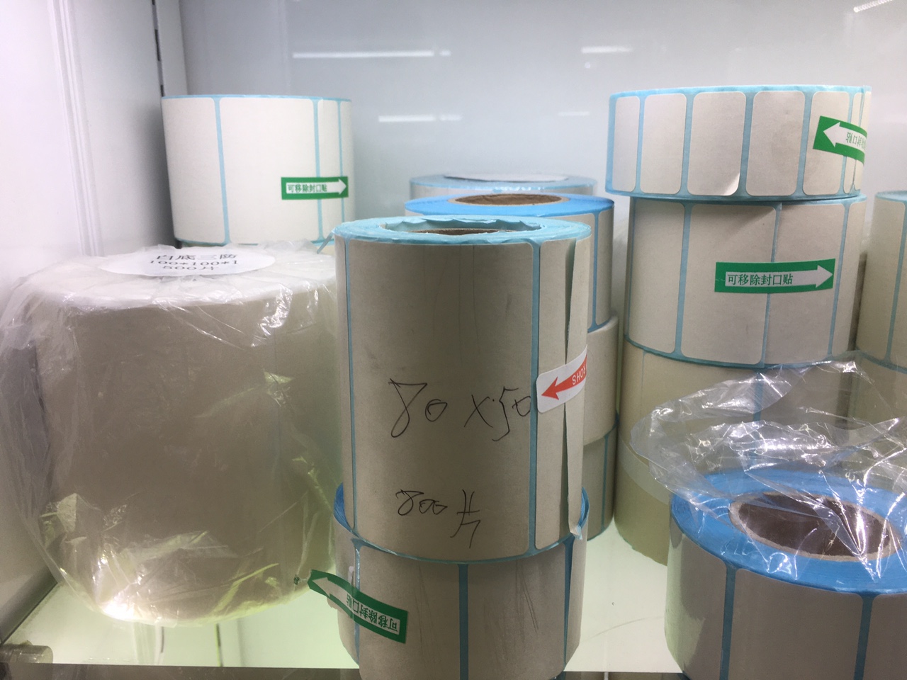 90*55热敏标签纸，热敏不干胶标签，格拉辛底纸标签，厂家直销尺寸齐全，欢迎来样定购