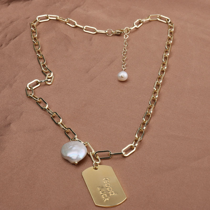 Irregular-shaped pearl pendant necklace for women, Y-shaped collarbone chain, elegant thick chain sweater chain Application Scenario