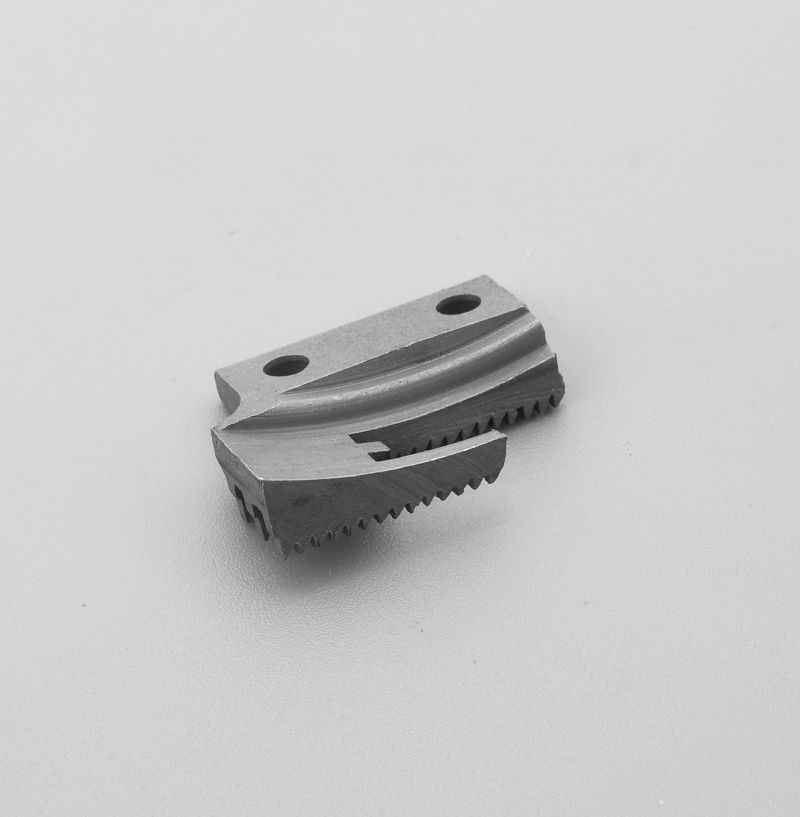 21T flat car teeth industrial sewing machine parts, high-quality computer flat car universal three-row needle plate, hardness, multiple models, metal wear-resistant Item Picture