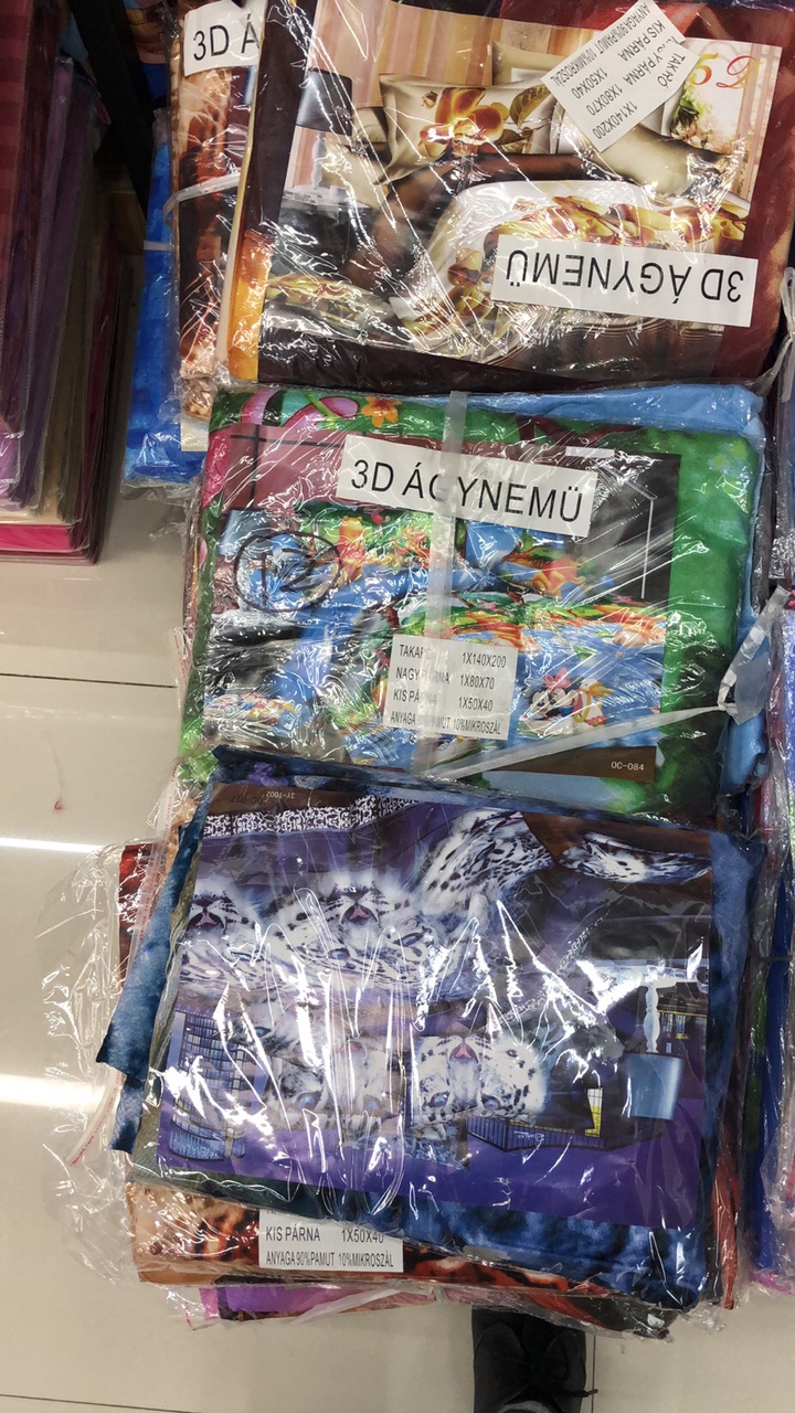 分散三件套被套140*200一个，枕套80*70一个，靠垫50*40一个