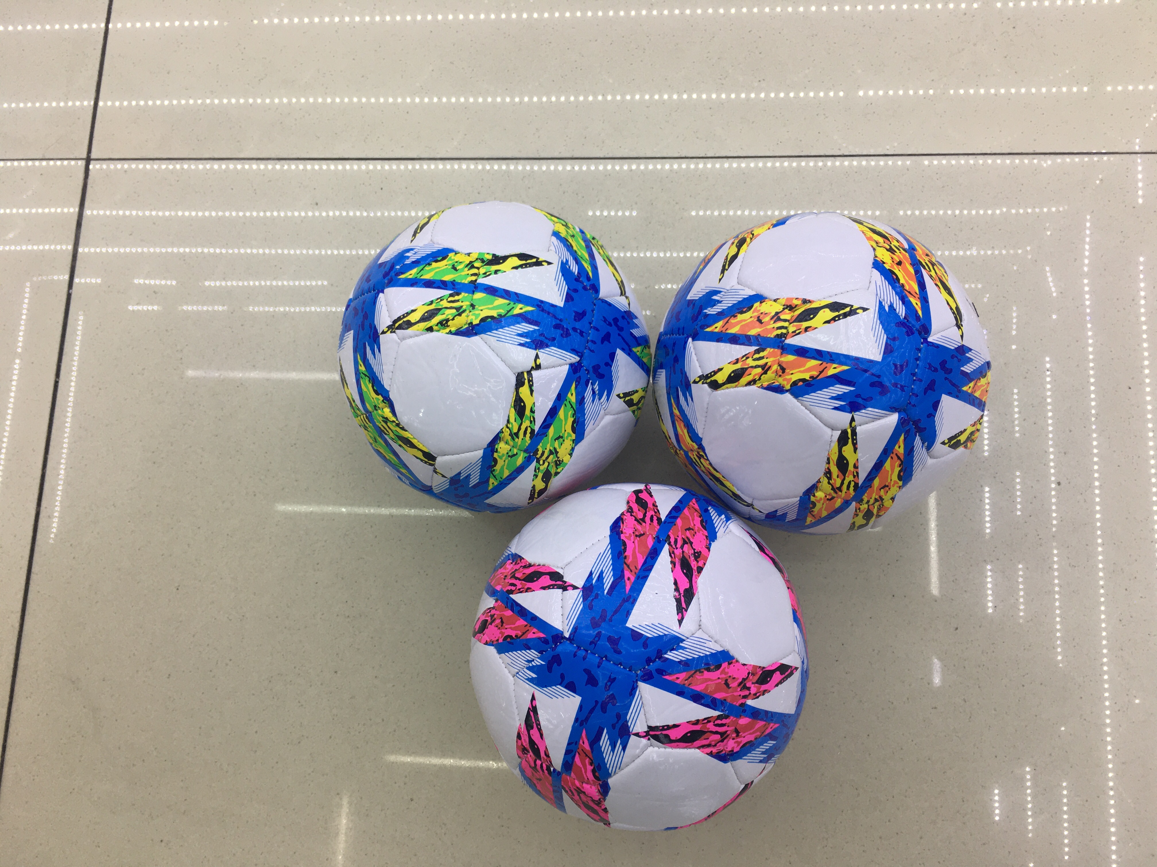 5号足球PU发泡机缝材质足球  中小学生训练足球产品图