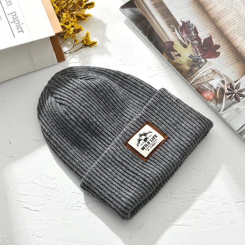 New autumn and winter hats: Men's cold-proof and warm pullover knitted hat, women's outdoor cycling thickened solid color woolen hat Application Scenario