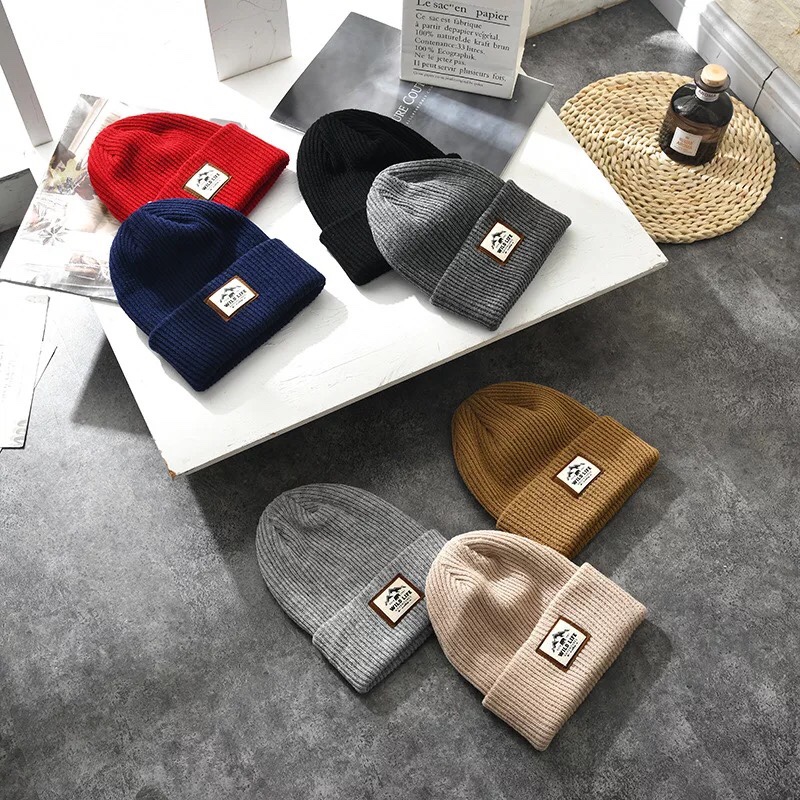 New autumn and winter hats: Men's cold-proof and warm pullover knitted hat, women's outdoor cycling thickened solid color woolen hat detail image 2