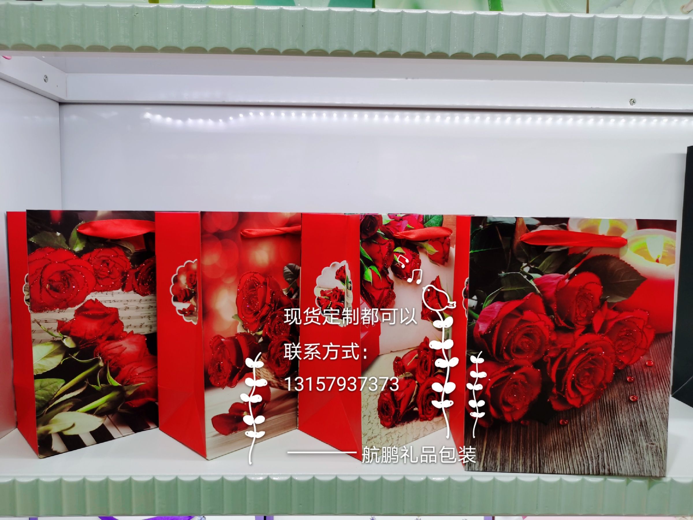 Factory direct sales of Valentine's Day rose paper gift packaging premium bags wholesale foreign trade gift bags Specification drawing