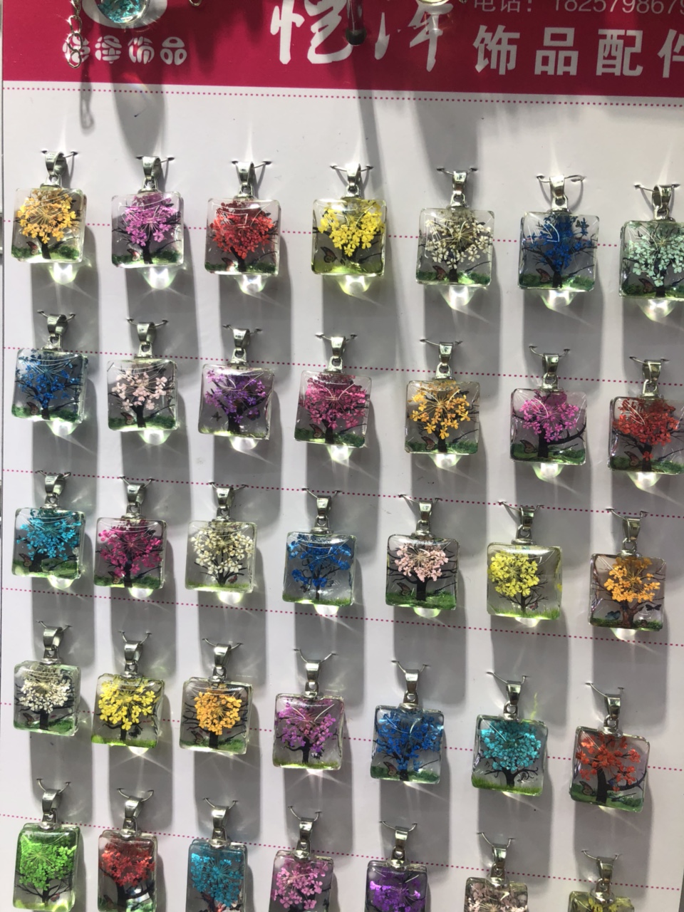 Dried flower crystal pendant thumbnail