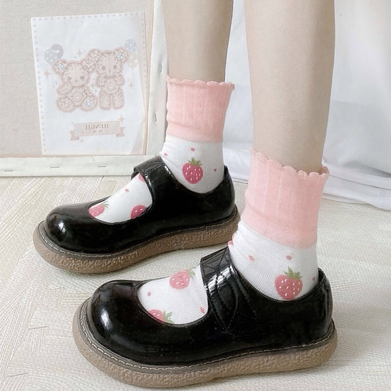 All-cotton back-cut women's socks with many strawberries