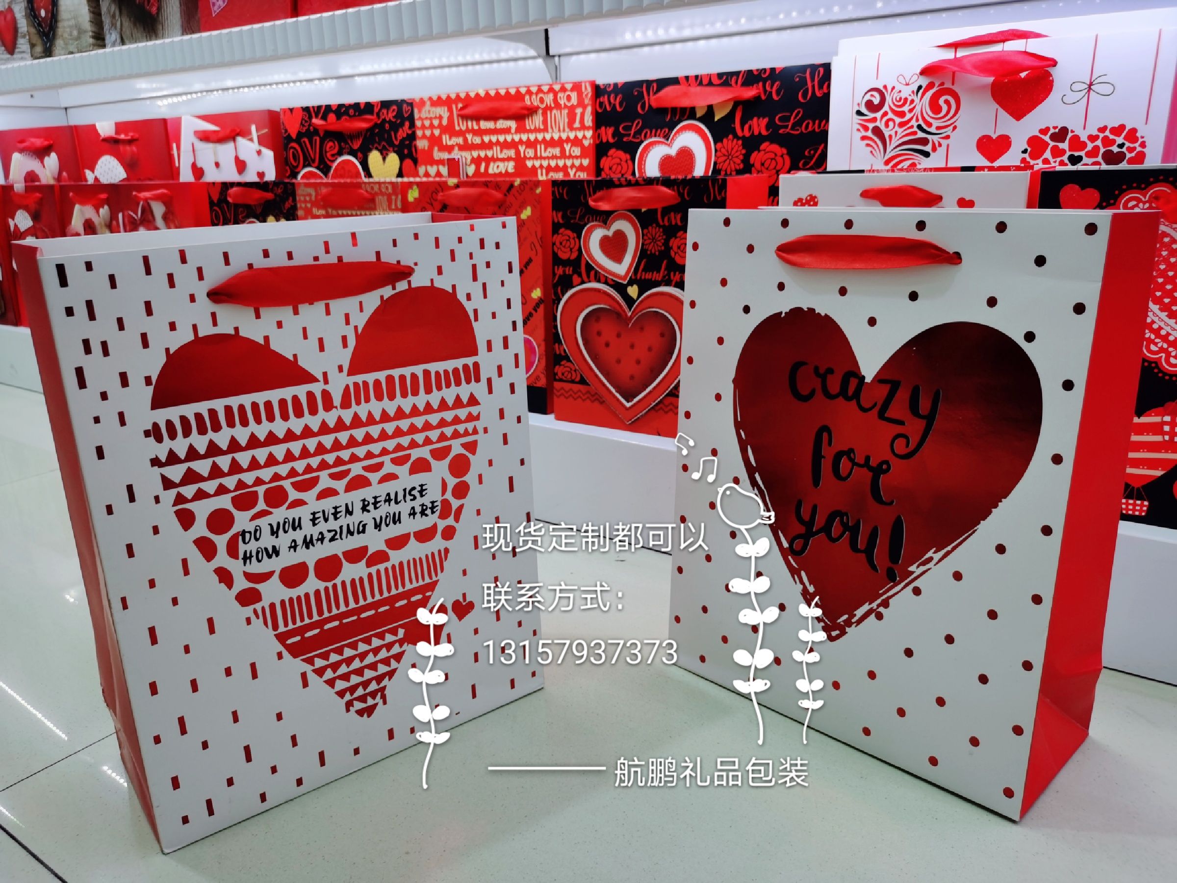 Factory direct sales of Valentine's Day wedding gift packaging bags in stock, exquisite paper packaging bags with love full figure