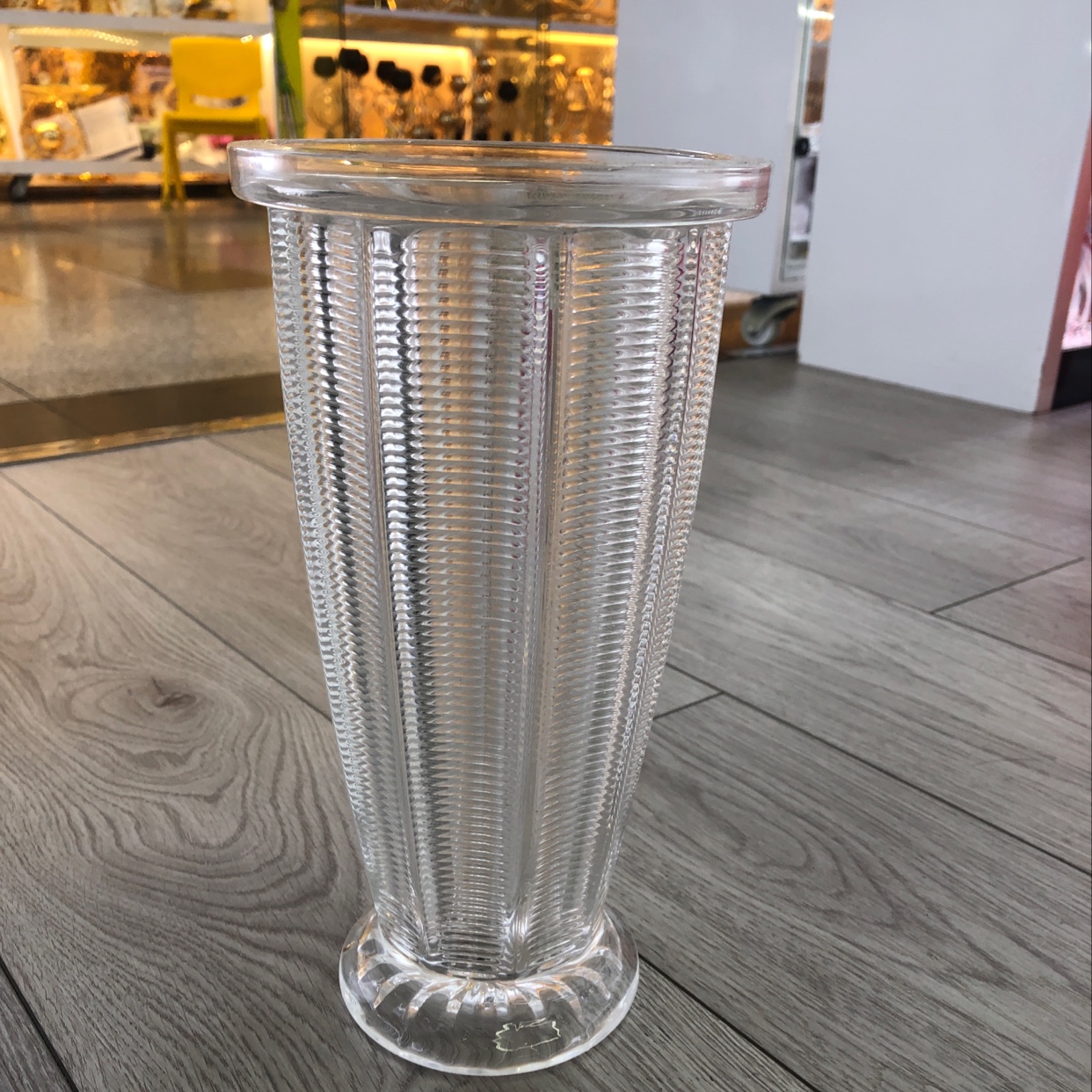 810-3 Glass vase thumbnail