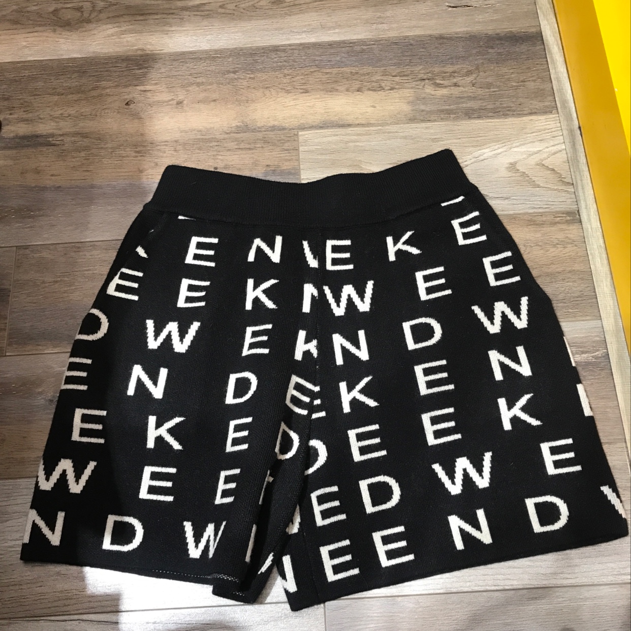 字母毛线短裤
