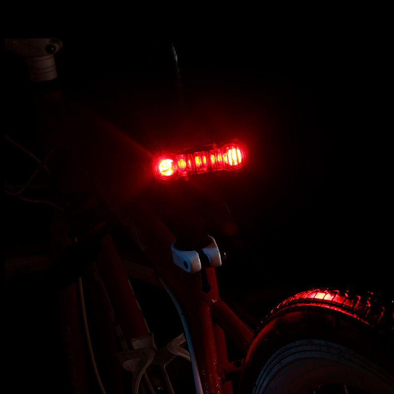 Bicycle tail light night riding mountain bike accessories rear light flash safety warning flash Flash bicycle rear light flashing at night