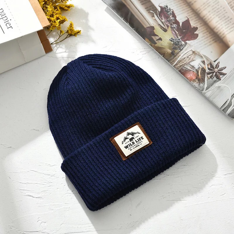 New autumn and winter hats: Men's cold-proof and warm pullover knitted hat, women's outdoor cycling thickened solid color woolen hat detail image 4