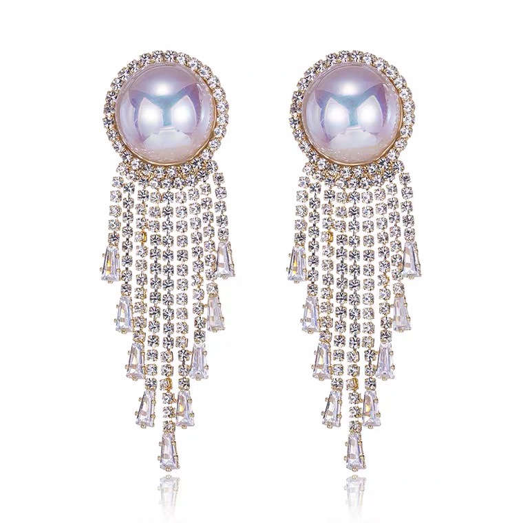 Trendy earrings details Picture