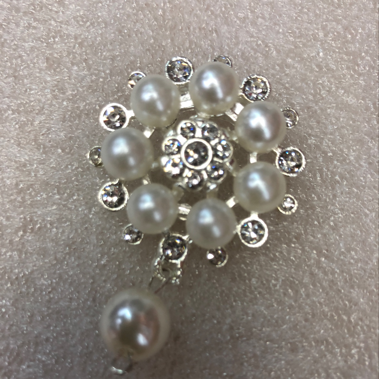 爆款圆形珍珠胸针细节图